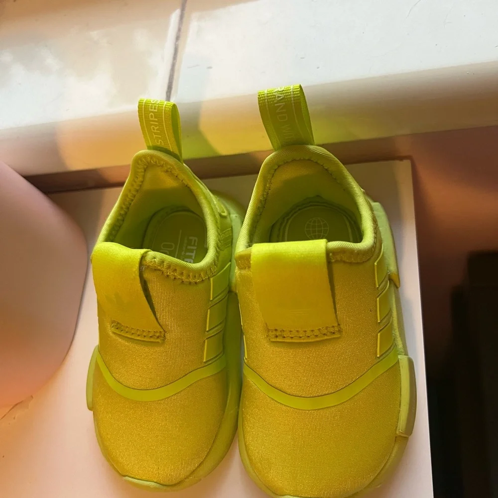 Adidas - Picture 2 of 6